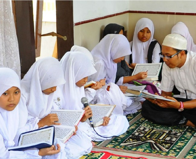 https://www.man1baubau.sch.id/upload/picture/40703931kecamatan-di-banyuwangi-isi-ramadan-dengan-tadarus-alquran-setiap-hari-160617x.jpg